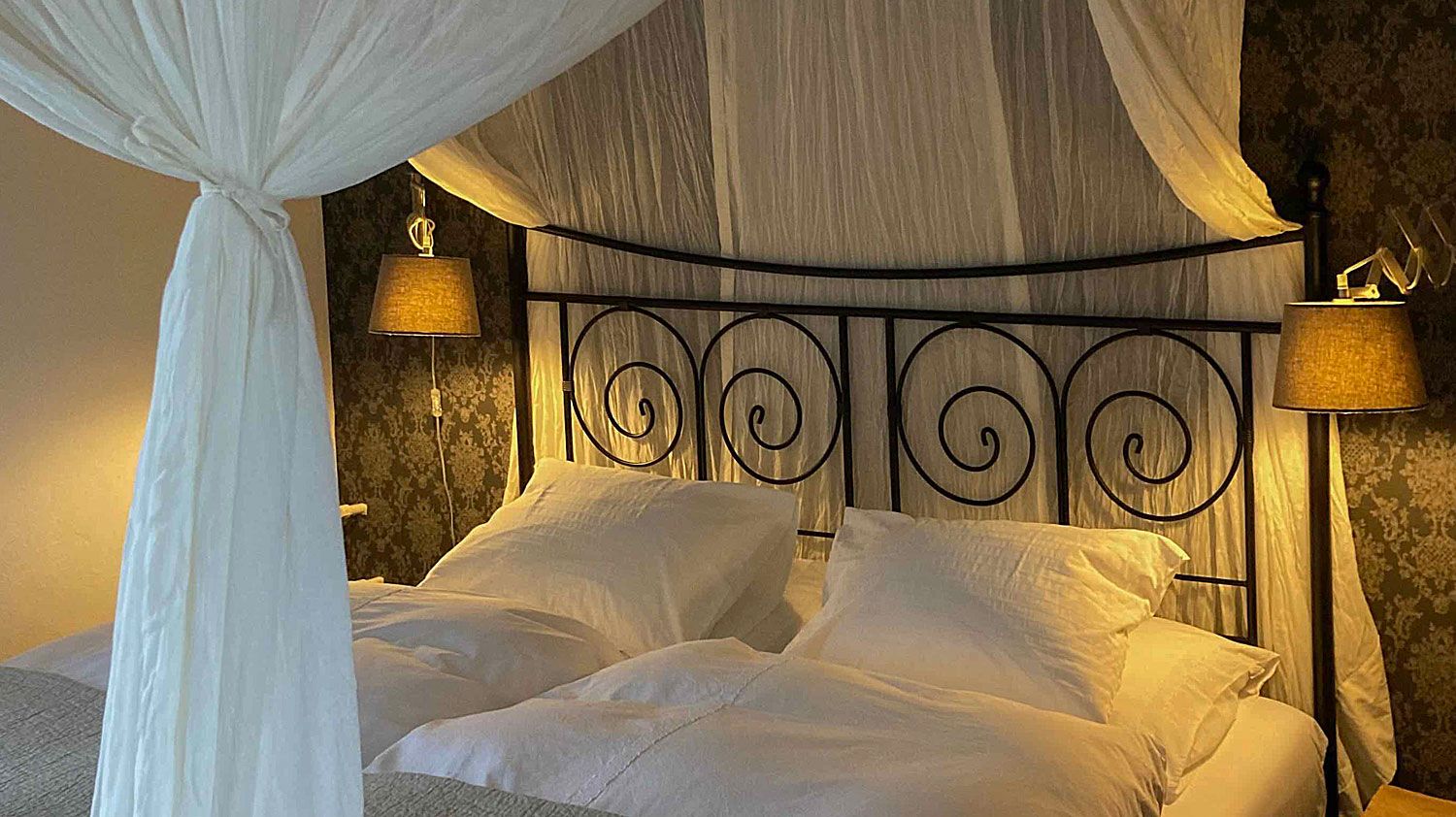 De Oude Smederij B&B in Welsum met een heerlijk bed